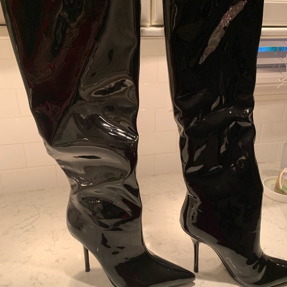 Elegant Black Patent  Heeled Boots - Picture 4 of 11